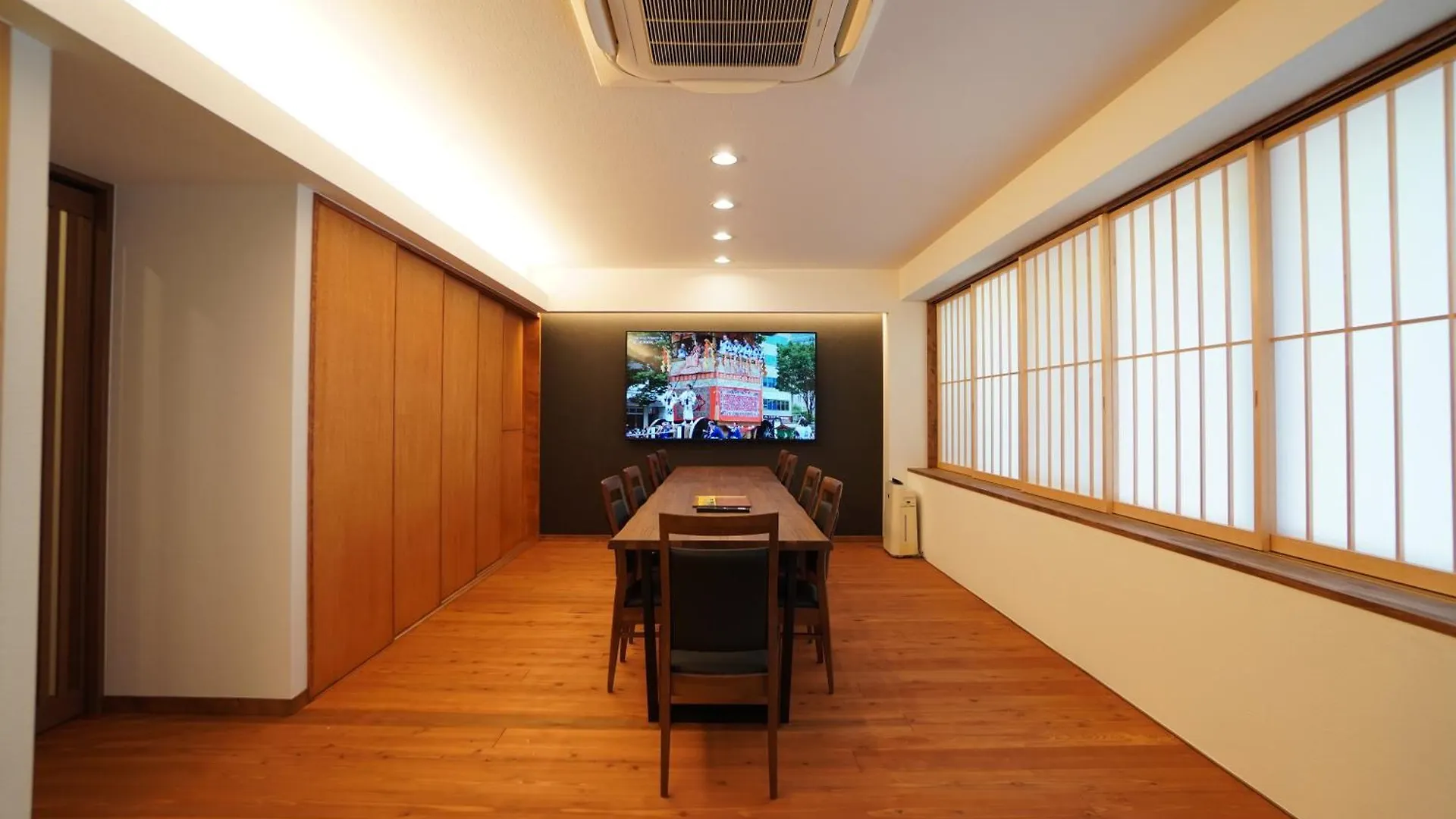 Bird Hostel Palace Side Suite Kyoto Apartment