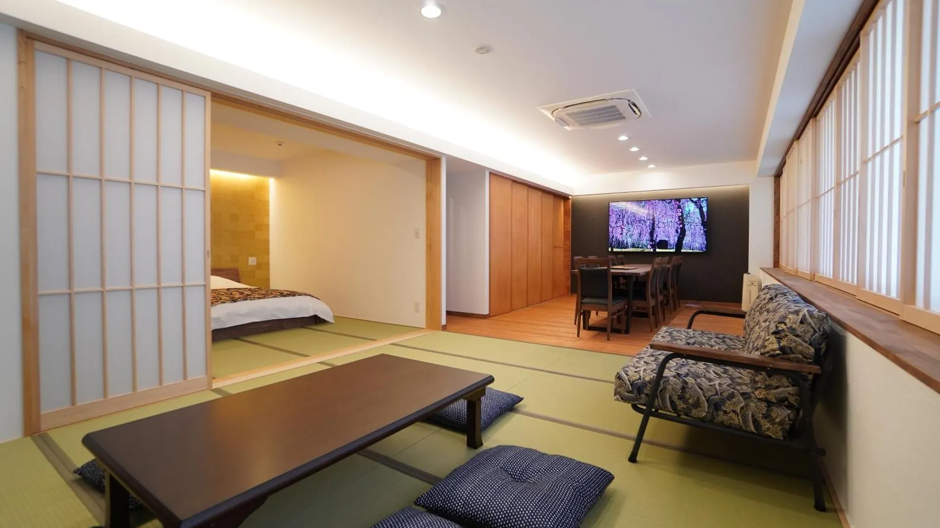 Bird Hostel Palace Side Suite location